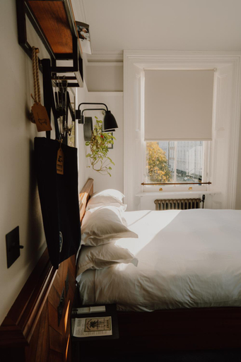 Bedroom 2, The Pilgrm, London