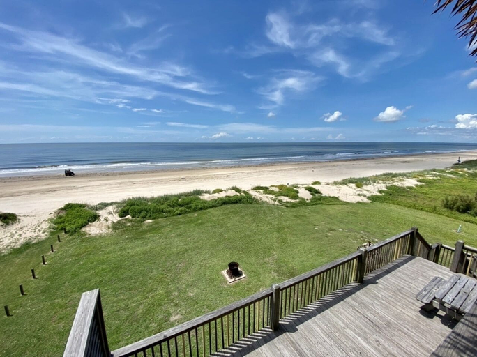 Property grounds 4, Love Shack 2 Bedroom Home by RedAwning, Galveston