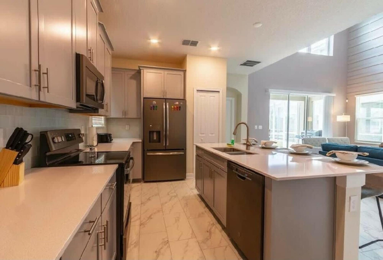 Room 4, Horizon Cove Pool Spa Theater Close to Disney, Osceola