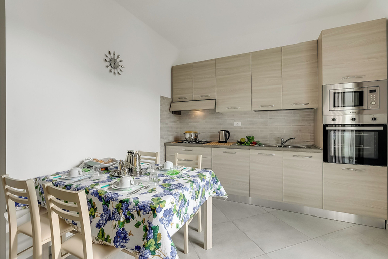 Private kitchen 4, Casa Nadia 1.2 Km From Sea With Terrace & Parking, Massa Carrara