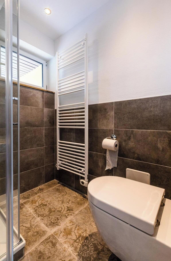 Bathroom 4, Bungalow im Campingpark, Eifelkreis Bitburg-Prüm