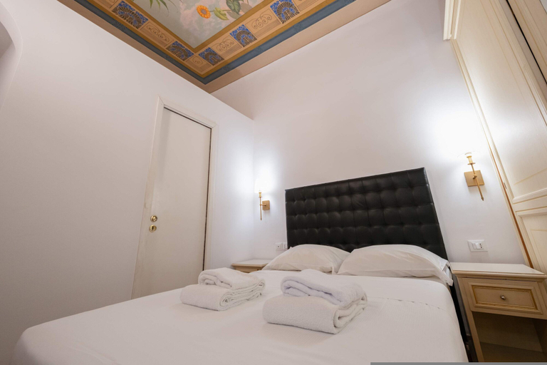 Room 4, Astonishing 2BR in Centric in Florencia, Florence