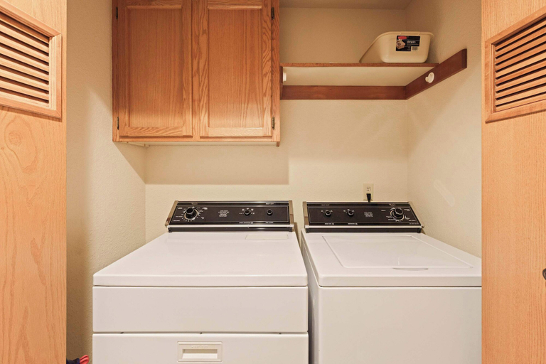 Interior 5, Fairway Village 25, Deschutes