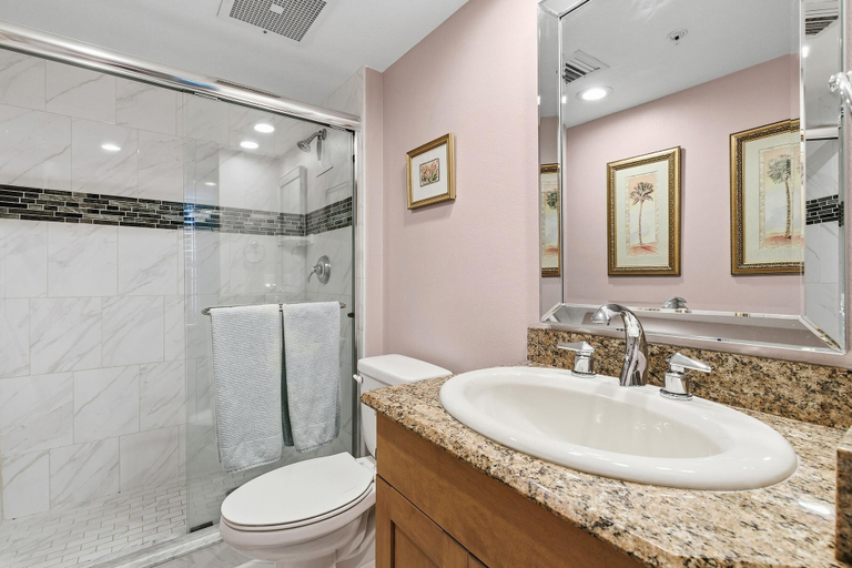 Bathroom 4, Ebb Tide 403, Volusia
