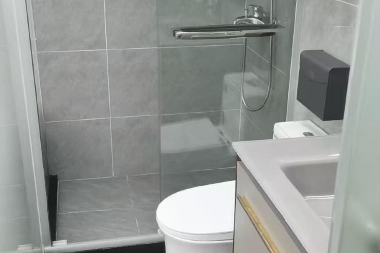 Bathroom 3, Jiexing Hostel, Shanghai