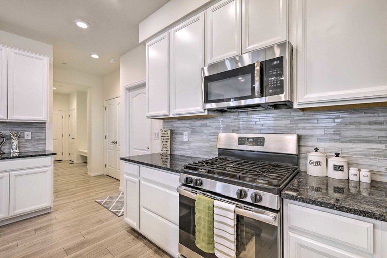 Interior 4, Charming 3BR Retreat - Perfect for Families!, Larimer