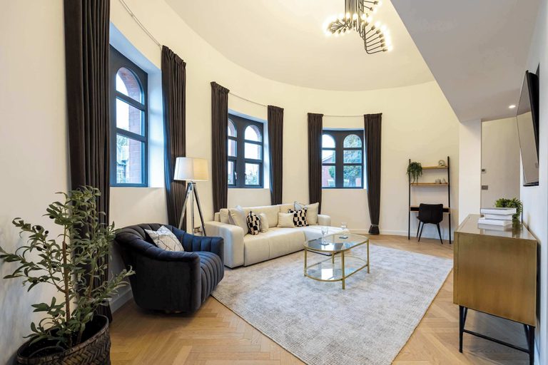 Room 5, Luxury Church Conversion in Hale - Sleeps 4, Trafford