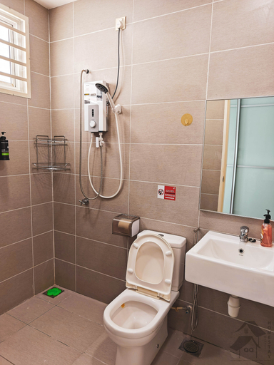 Bathroom 5, Suriaman Serenity Comfort Home (12-15 Pax), Seremban