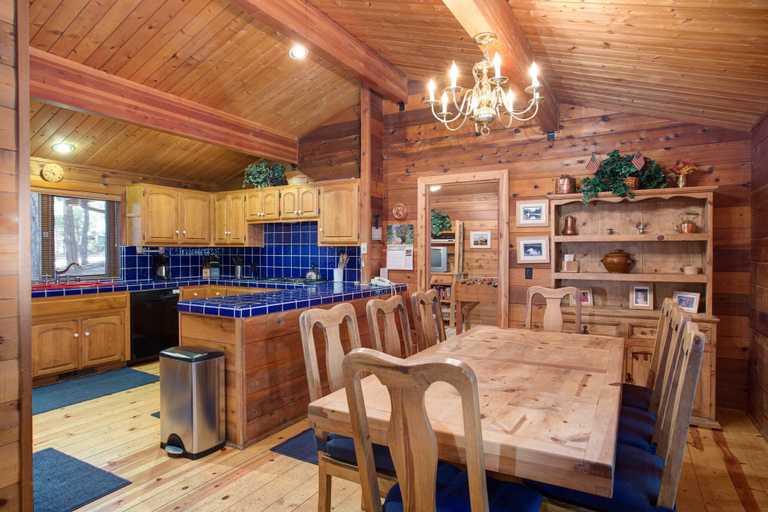 Food & Drinks 5, Cedar Chalet, Mariposa