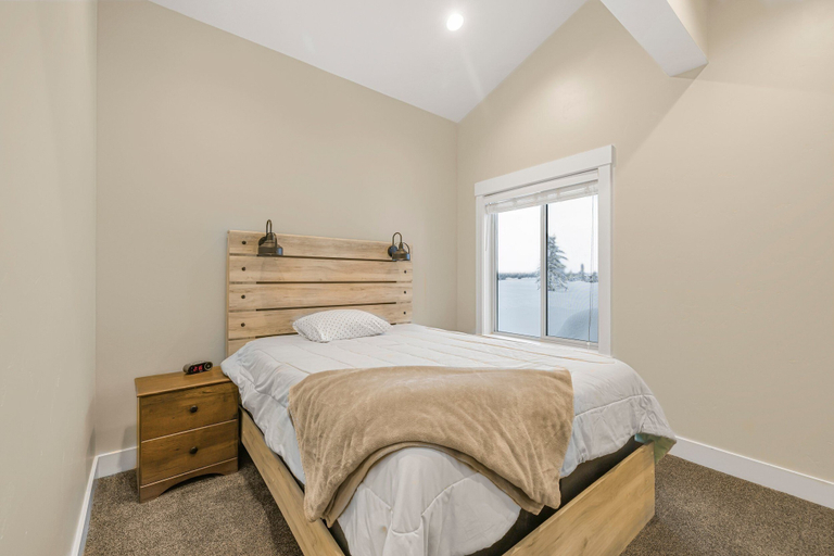 Interior 5, Kings Retreat, Fremont