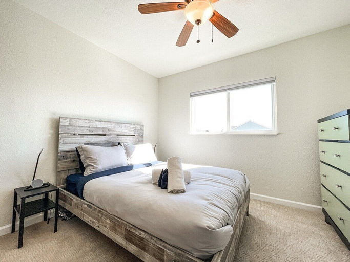 Interior 2, 1040 Pond Side, El Paso