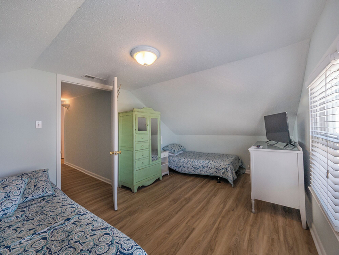 Bedroom 2, Beach Breeze by Carolina Retreats, New Hanover