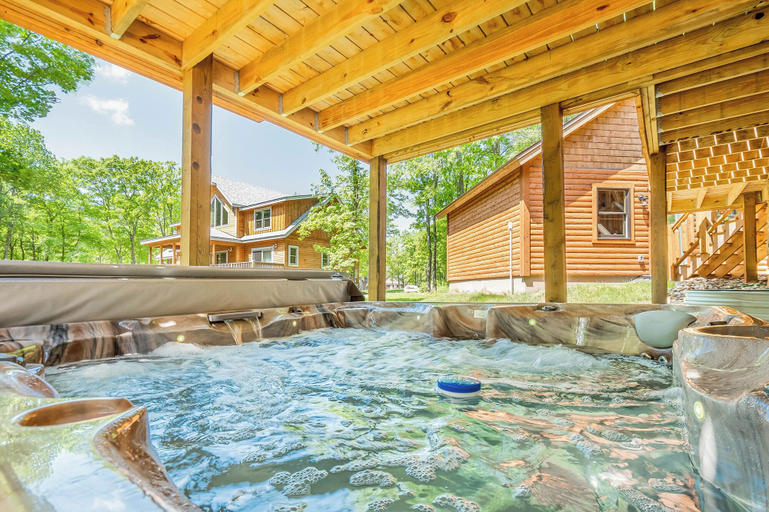 Sport & Beauty 5, A Lil Slice of Heaven by Taylor Made Deep Creek, Garrett