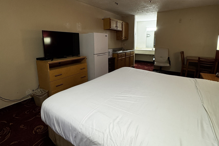 Bedroom 4, General Bragg Inn & Suites Chickamauga, Walker