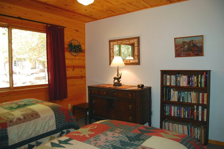 Bedroom 2, 9N Fox Hollow, Mariposa