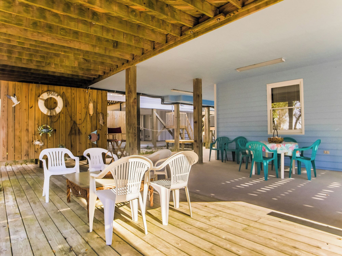 Food & Drinks, Dock Holliday by Topsail Realty, Pender