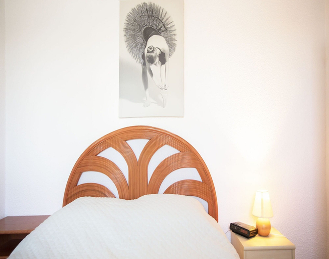 Room 2, Coastal Comfort in Agde, Hérault