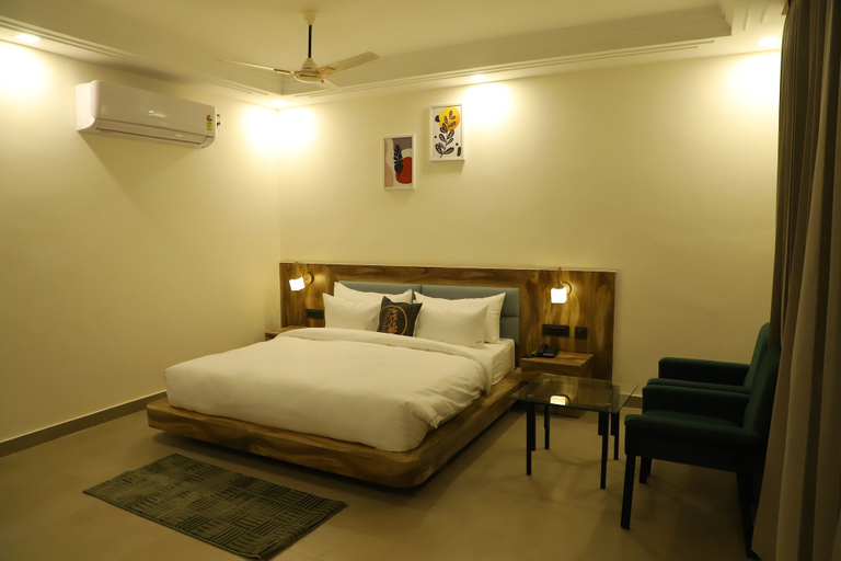 Room 5, Hotel Canada, Ahmadabad