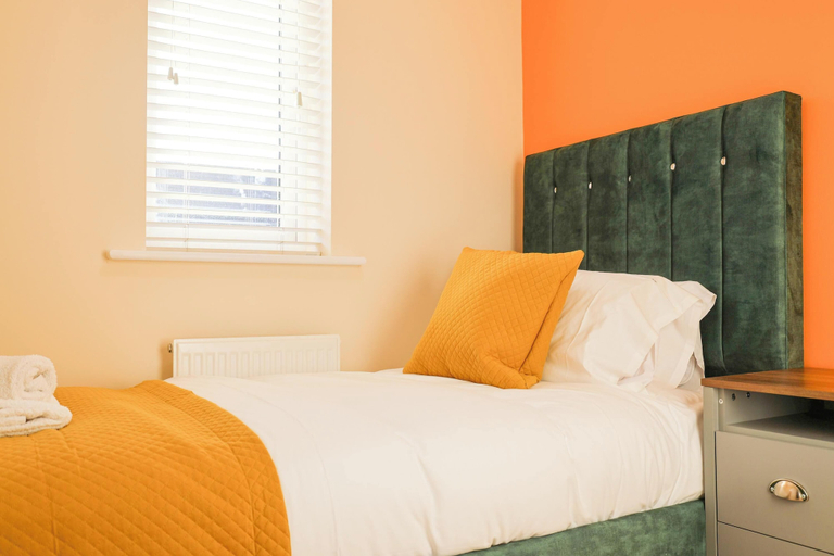 Room 4, Spacious 5-bed Contractor House - Parking Wi-fi, Coventry