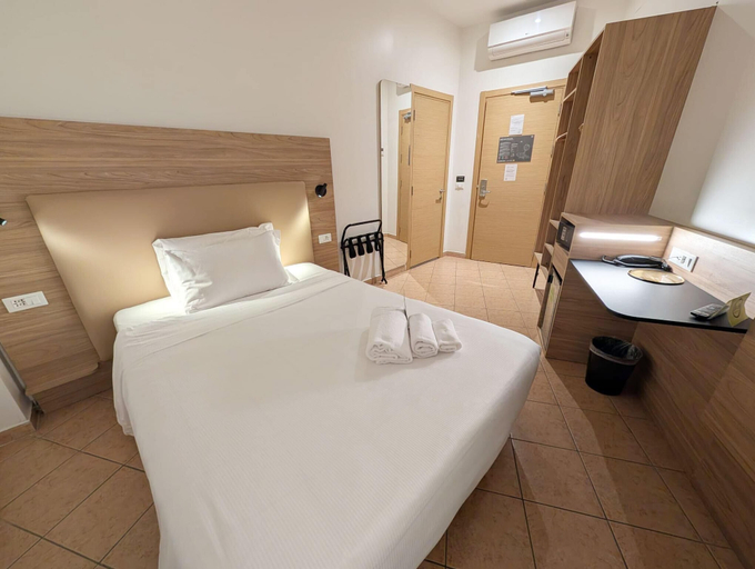 Bedroom 4, B&B Hotel Pomezia Roma, Rome