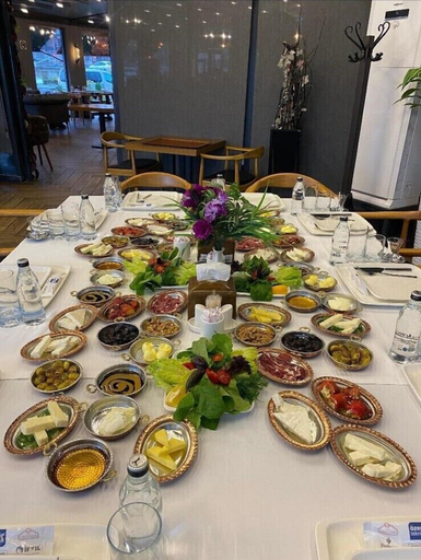 Food & Drinks 5, Old Ridgeway Hotel, London