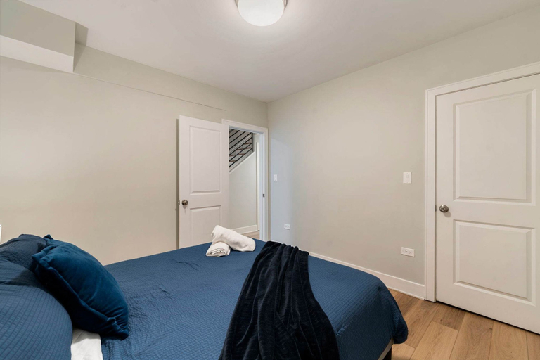 Room 2, 4BR 3BA Pilsen Retreat - 10 Min From Downtown, Cook