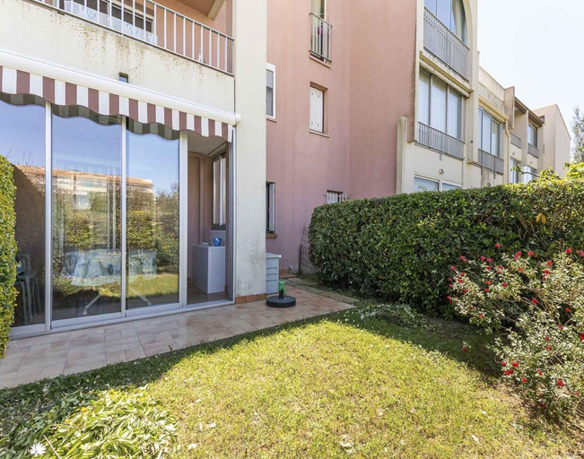 Garden 4, Coastal Charm in Agde, Hérault
