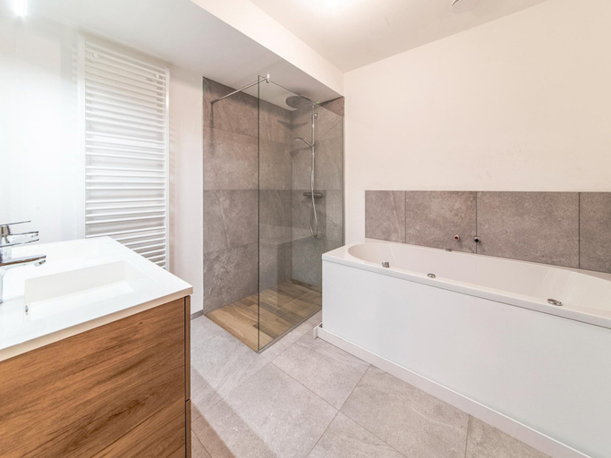 Bathroom 5, Le Vol du Milan - Premium Villa With Pool, Luxembourg