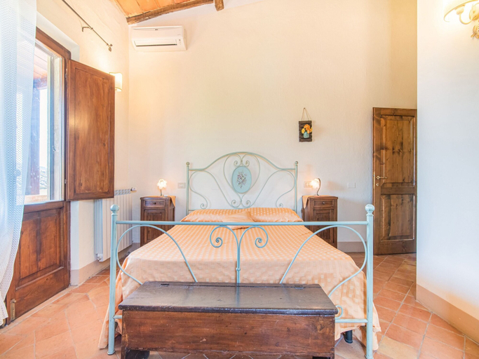 Others 4, Villa Belle Vue: a Charm, Siena