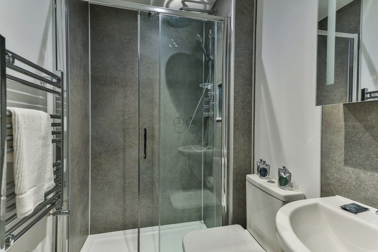 Bathroom 4, Beautiful Seaside Apartment in Filey, North Yorkshire