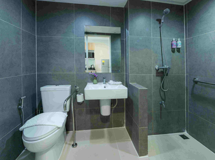 Bathroom 4, Chiva Bangkok Hotel, Huai Kwang
