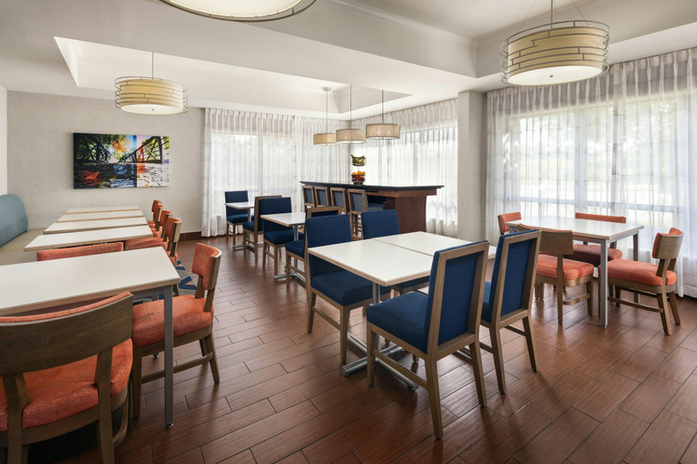 Food & Drinks 3, Hampton Inn Minneapolis Northwest Maple Grove, Hennepin