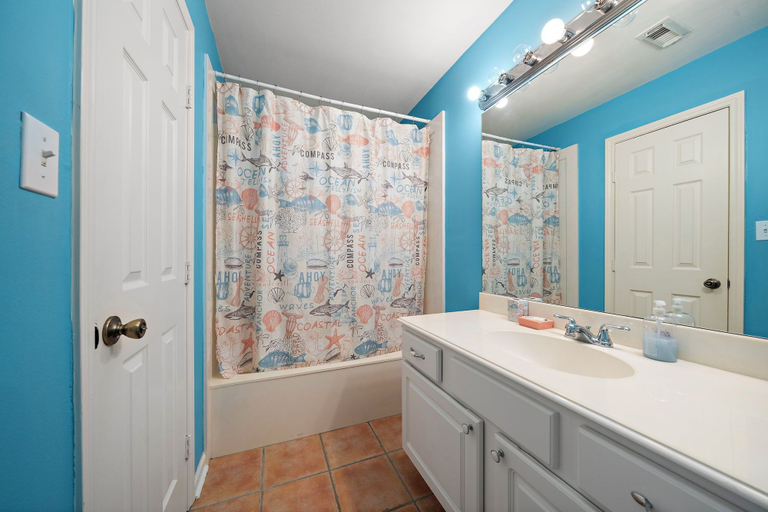 Bathroom 4, The Krusty Krab by Ryson Vacation Rentals, Galveston