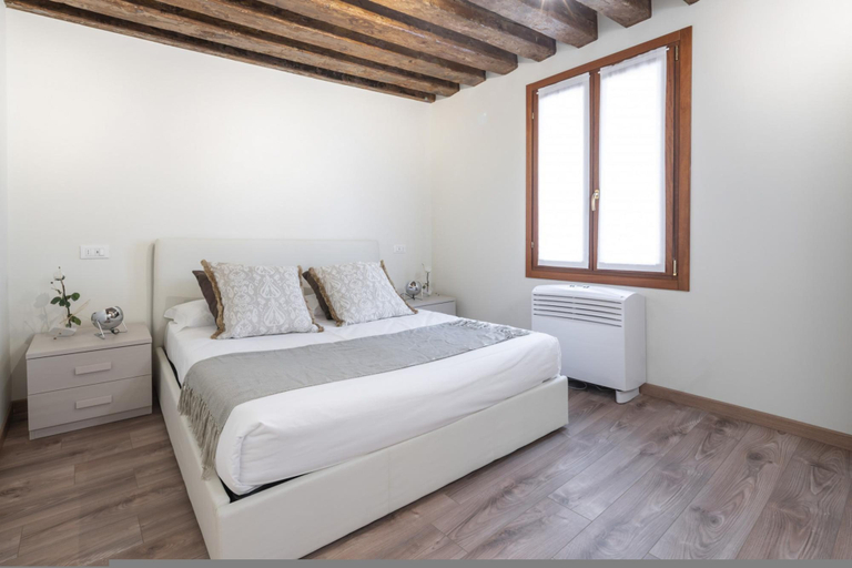 Room 5, Tintoretto Style 5 by Wonderful Italy, Venezia