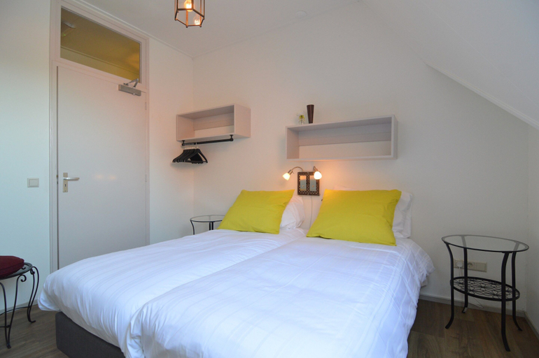 Others 3, Spacious Holiday Home in Rekken With Hot Tub, Eibergen
