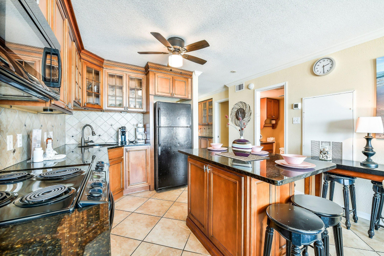 Room 2, Seascape 1108 in Galveston, Galveston
