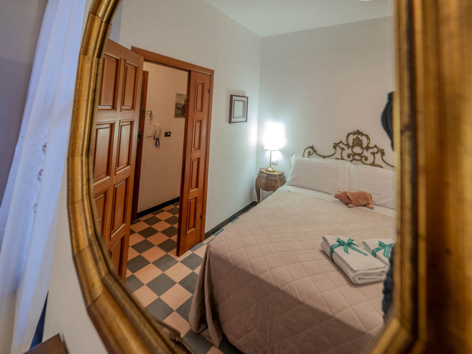 Bedroom 2, Gemma Apartment with AC Sea View Balcony, La Spezia