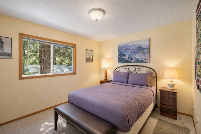 Room 2, Suite Serenity 3 Bedroom Condo by NW Comfy Cabins by RedAwning, Chelan
