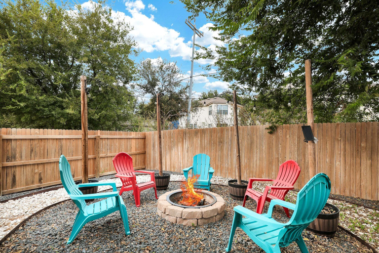 Property grounds 5, Pet-Friendly 3BR Fire Pit & Games Near Sea World, Bexar