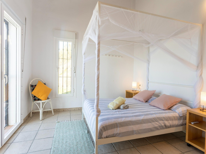 Room 4, Villa in Arenas With Sea Views and Private Pool, Málaga