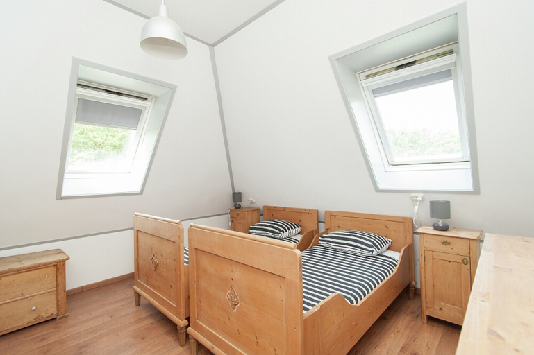 Others 4, Holiday Home Near Dutch Coast & Sauna, Zijpe