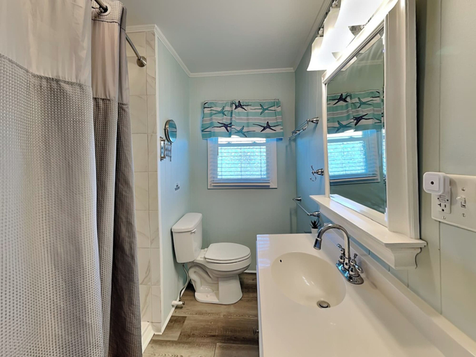 Bathroom 4, Unforgettable Memories by Topsail Realty, Pender