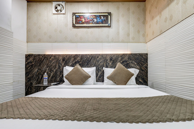 Room 3, Mauryan Express Hotel Dabri Janakpuri, Delhi