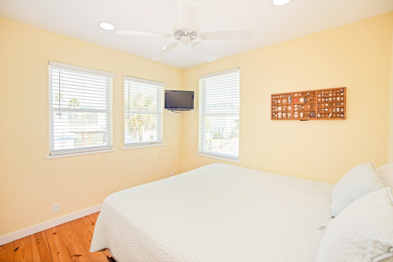 Interior 4, Bach Porch - Beach Gear Credit Included! 2 Shared Heated Pools!, Nueces