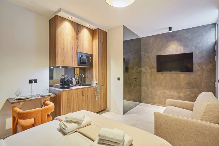 Room 4, Suite Premium Facing the Chateau de Vincennes, Val-de-Marne