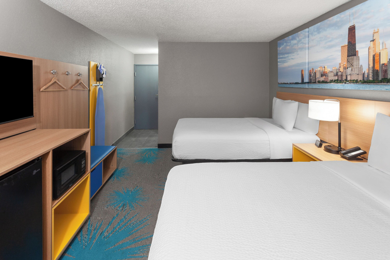 Bedroom 4, Days Inn by Wyndham Waukegan, Lake