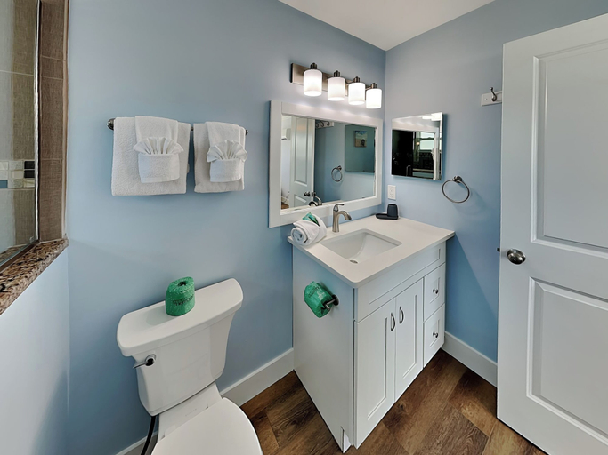 Bathroom 4, The Tides Retreat by Distinctive Beach Rentals, Lee
