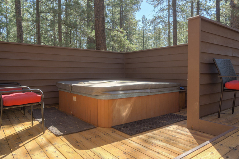 Interior 4, Diamond Peak 2, Deschutes
