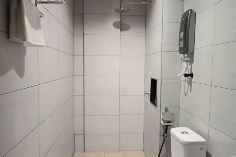 Bathroom 5, Urban Inn Salak Tinggi, Sepang