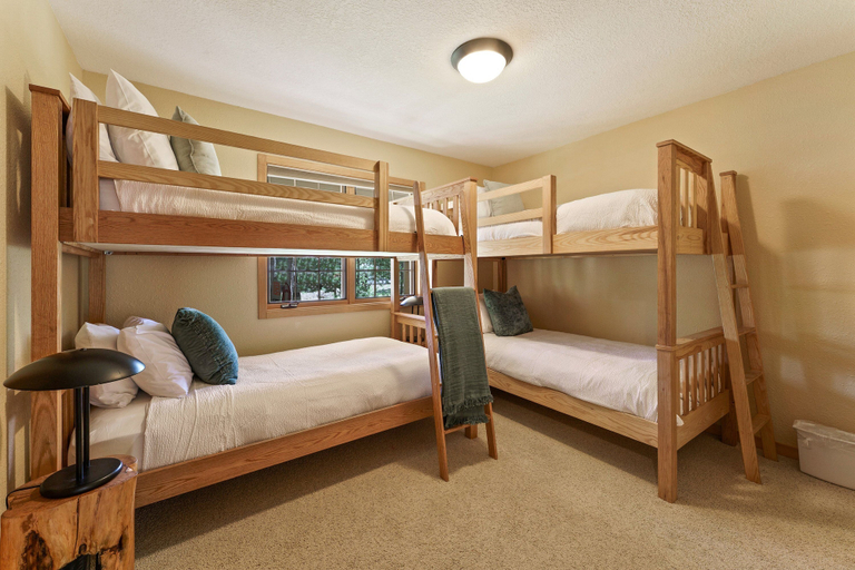 Bedroom 2, 3 Yellow Rail, Deschutes